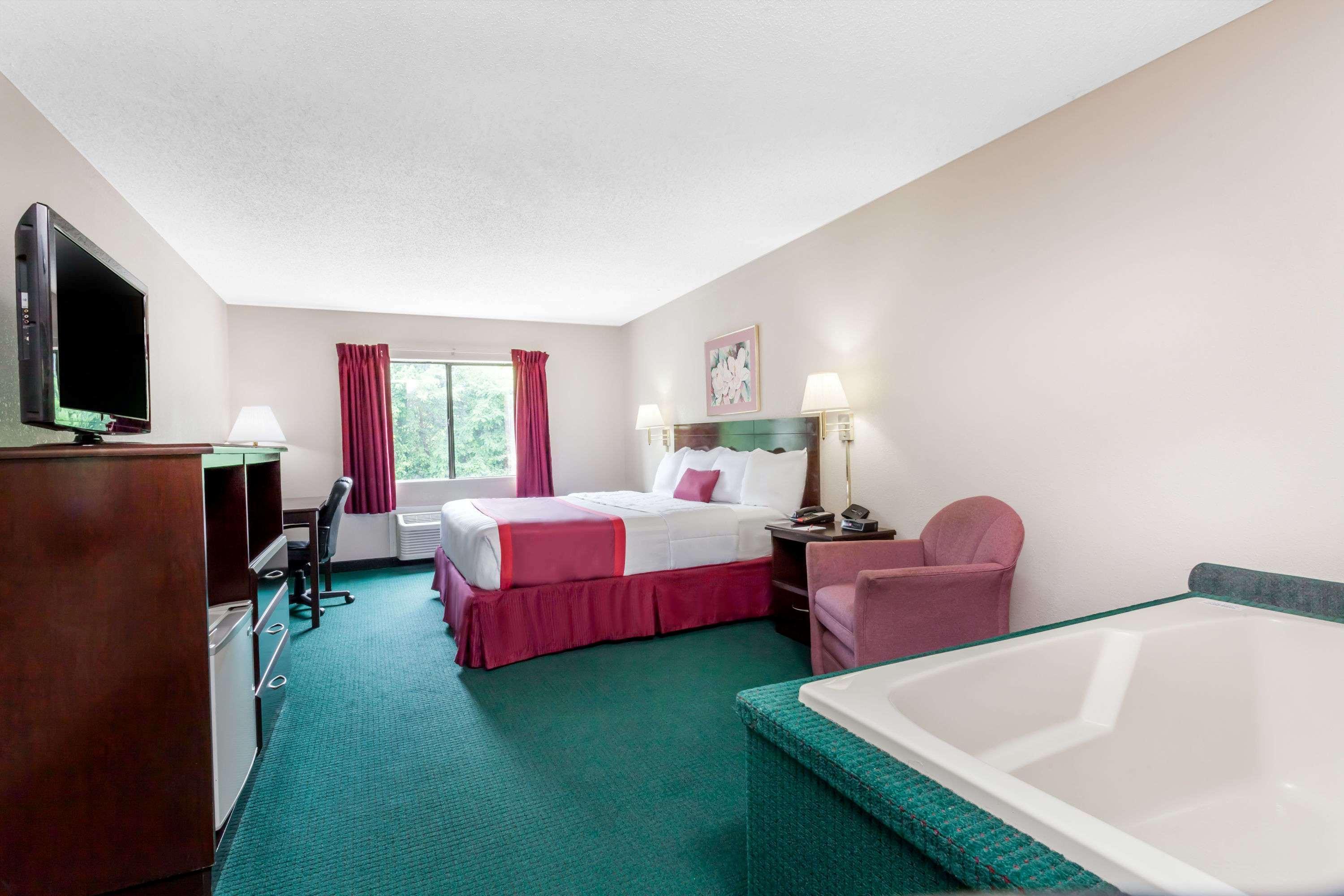 Ramada By Wyndham Tell City Exterior foto