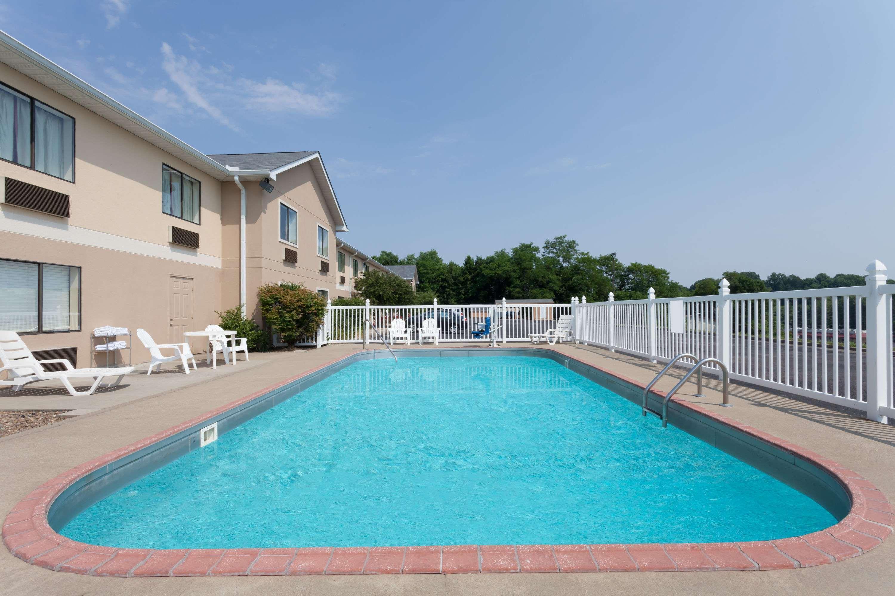 Ramada By Wyndham Tell City Exterior foto